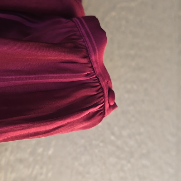 Current Air burgundy satin draped twist blouse  XS - Picture 4 of 5